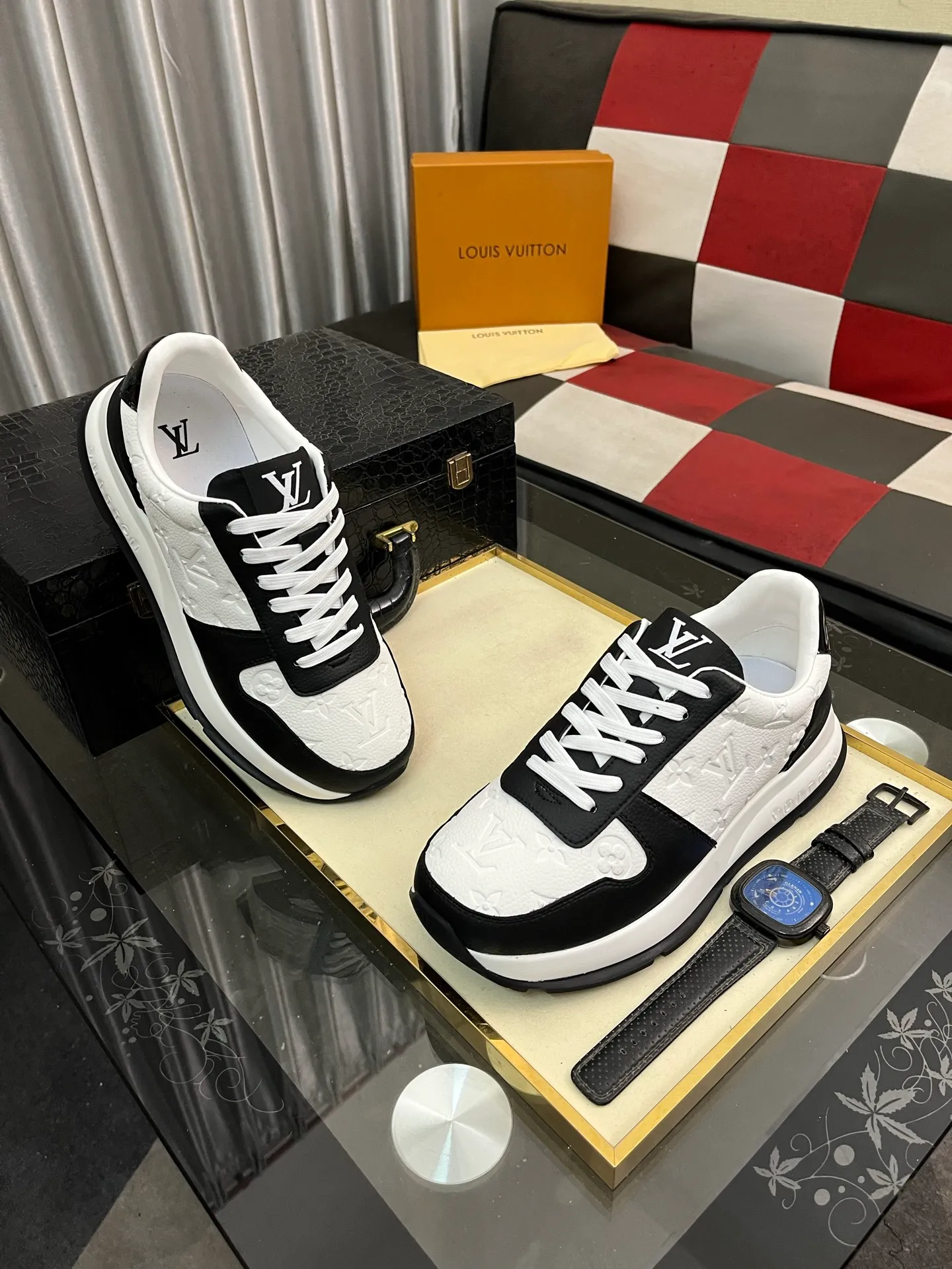 Men's men's shoes💰458⌚️⌚️ Loui* Vuitto* - Louis ** donkey's new color men's trainer sneakers, this LV Trainer sneaker is made of calfskin and breathable mesh, showing pure colors, the #54 logo on the back traces the brand's birth in 1854, the designer's handwritten brand logo embellishes one side, virgil Designed by abloh himself, it is a very commemorative sneaker. The new lv Louis Vuitton loui* vuitto* trainer sneaker low casual sports culture versatile basketball sneaker. Size: 38-443️⃣Colors available